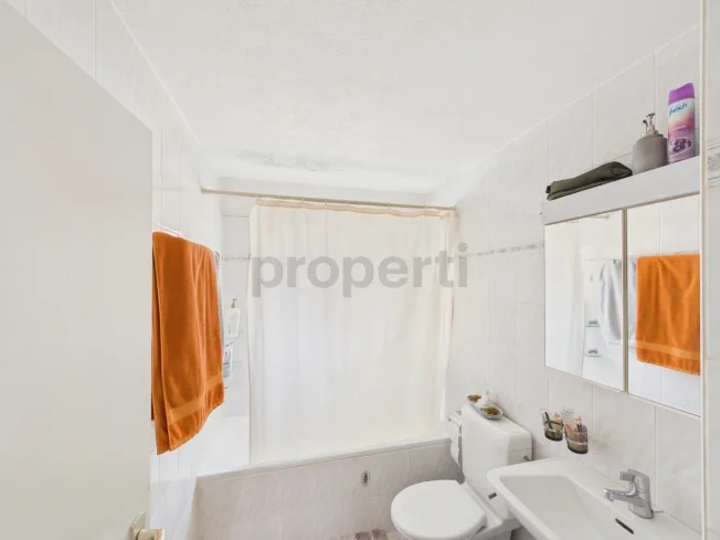 Balkon mit Meerblick, Aufzug & ideale Lage in der Nähe des Bahnhofs und Schulen! – Foto 8 von 18
