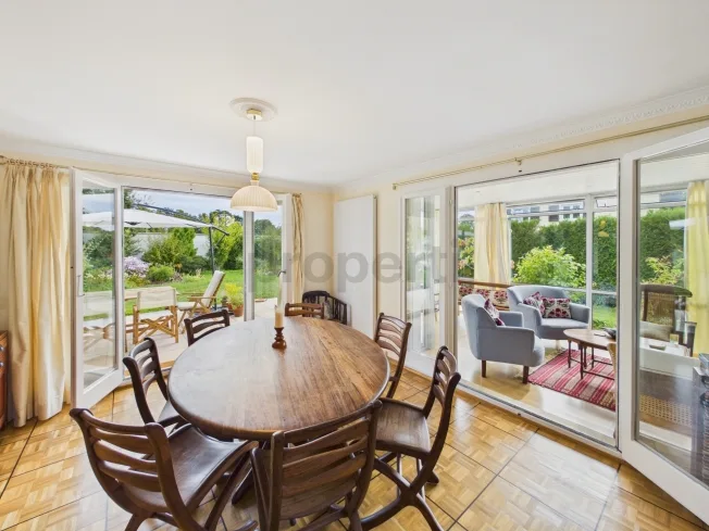 Grand jardin, magnifique véranda, rez-de-chaussée lumineux, 4 chambres ! – photo 4 sur 27