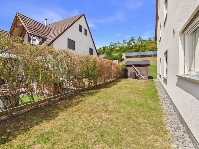 Lichtdurchflutete 4.5-Zimmer-Gartenwohnung mit Lift und Tiefgaragenplatz – Foto 8 von 13