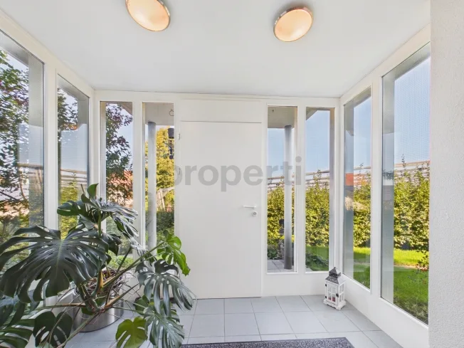 Peaceful residential area, spacious garden & cozy fireplace! – photo 6 of 22