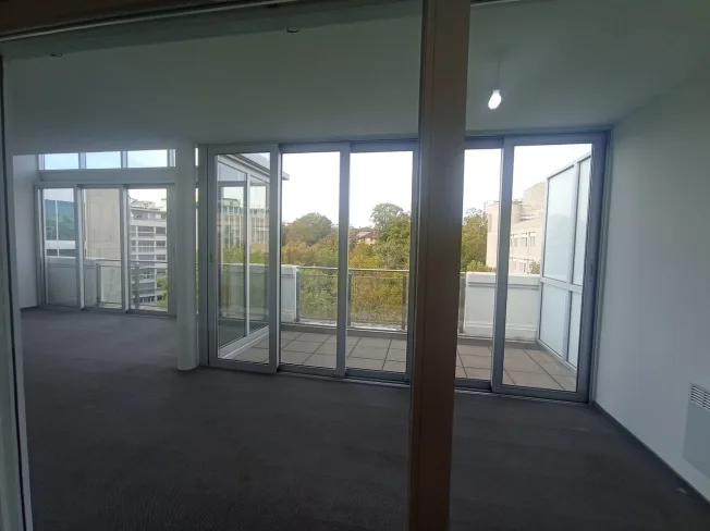 NATIONS - Through Apartment 4.5 rooms ?100 m², Mont-Blanc & Jet – photo 15 of 31