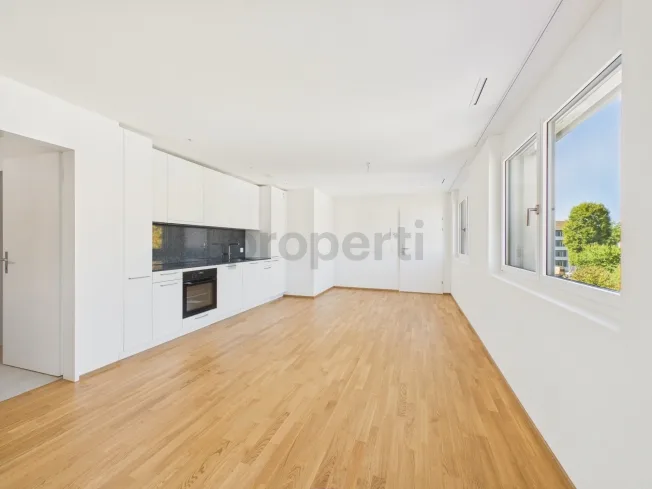 Sonniger Balkon, Minergie-Standard, Lift & Perfekte ÖV-Anbindung! – Foto 2 von 14