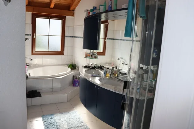 4.5-Zimmer-Eckhaus mit grossem Umschwung und privater Gartenoase! – foto 12 di 18