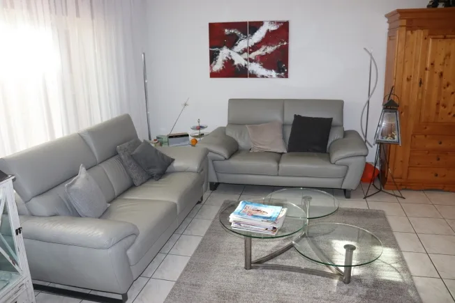 4.5-Zimmer-Eckhaus mit grossem Umschwung und privater Gartenoase! – foto 5 di 18