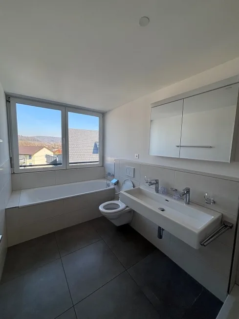 Schöne und moderne 4,5-Zimmer-Wohnung zu vermieten – Foto 2 von 9
