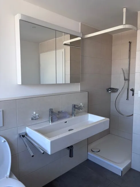 Schöne und moderne 4,5-Zimmer-Wohnung zu vermieten – Foto 3 von 9