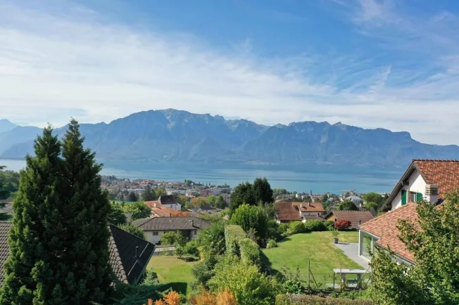 Neu! Einfamilienhaus mit Pool und herrlicher Aussicht auf den See – Foto 14 von 16