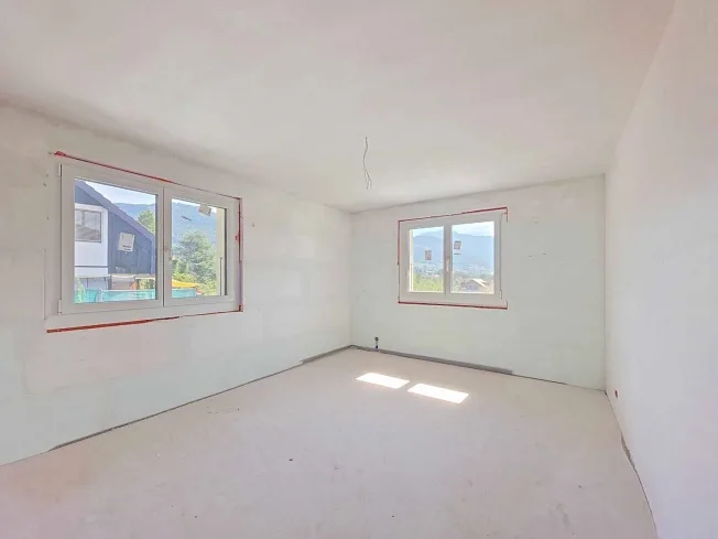 Neu! Einfamilienhaus mit Pool und herrlicher Aussicht auf den See – Foto 12 von 16