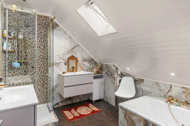 Co-Exklusivität - Angenehmes renoviertes Einfamilienhaus – Foto 9 von 13