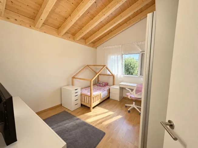 Casa del 2021 con giardino, suite genitori e potenziale di ristrutturazione – foto 18 di 33