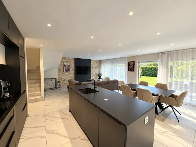 Casa del 2021 con giardino, suite genitori e potenziale di ristrutturazione – foto 8 di 33