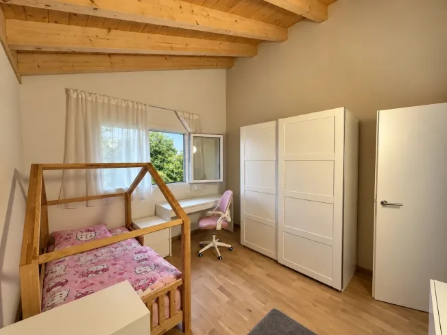Casa del 2021 con giardino, suite genitori e potenziale di ristrutturazione – foto 19 di 33