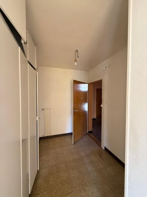 Appartamento di due e mezzo locali al primo piano in un quartiere tranquillo – foto 3 di 6