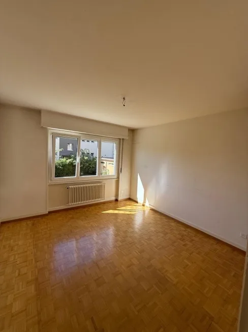 Appartamento di due e mezzo locali al primo piano in un quartiere tranquillo – foto 2 di 6