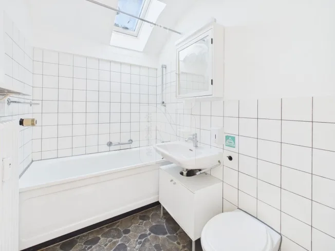 1-bedroom apartment with beautiful views, large parking and expansion options – photo 7 of 13