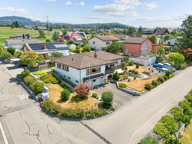 8.5-Zi.-Einfamilienhaus in Obfelden mit Aussicht & Einliegerwohnung potenzial – Foto 2 von 13