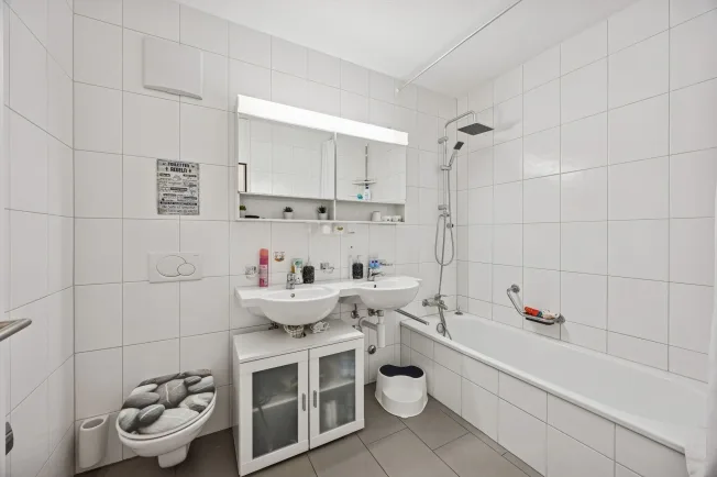 Moderne 3-Zimmer-Eigentumswohnung mit grosser Terrasse und Lift in Trimbach – Foto 9 von 13