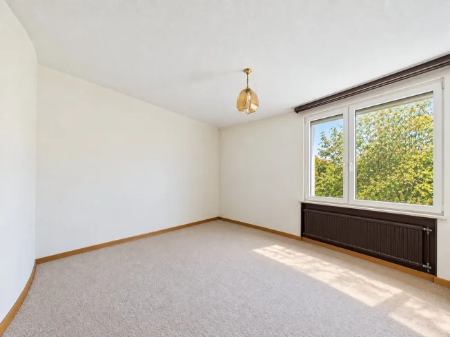 Lichtdurchfluteter Wohnbereich, Gemütlicher Balkon & Zentrale Lage! – Foto 5 von 18