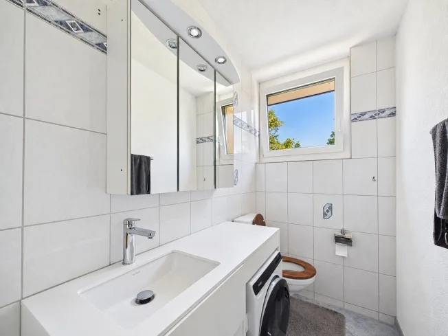 Lichtdurchfluteter Wohnbereich, Gemütlicher Balkon & Zentrale Lage! – Foto 6 von 18