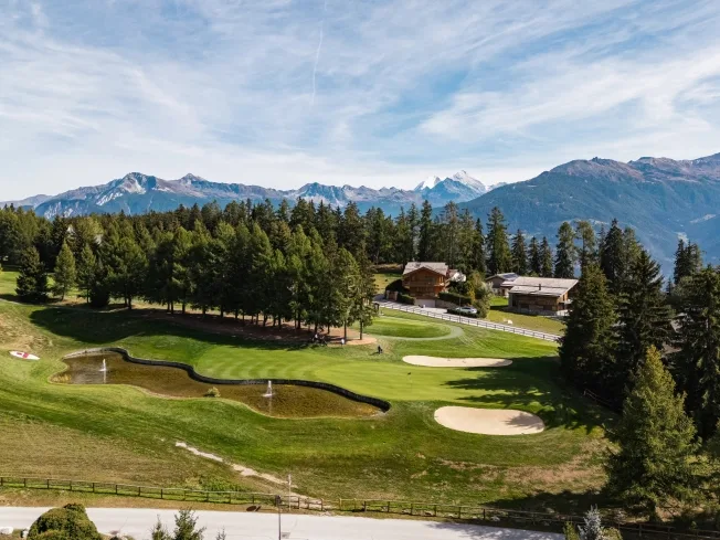 Chalet contemporaneo di 570 m2 a Crans-Montana – foto 29 di 32