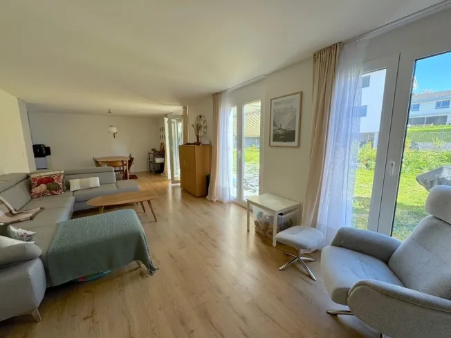 4,5 Zimmer / PRIVATER GARTEN VON 576M2 / AUTOBAHN IN 5 MINUTEN – Foto 4 von 9