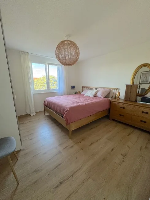 4,5 Zimmer / PRIVATER GARTEN VON 576M2 / AUTOBAHN IN 5 MINUTEN – Foto 7 von 9