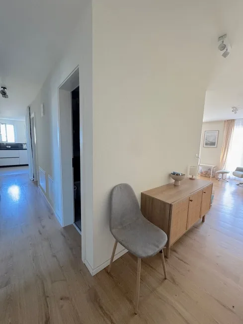 4,5 Zimmer / PRIVATER GARTEN VON 576M2 / AUTOBAHN IN 5 MINUTEN – Foto 6 von 9