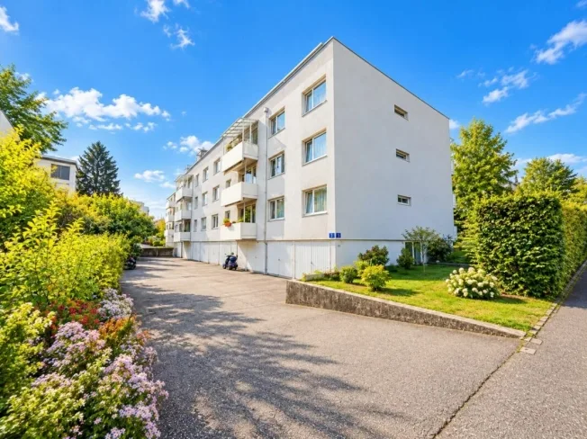 Zentral gelegene Wohnung mit Balkon und guter Besonnung – Foto 3 von 8