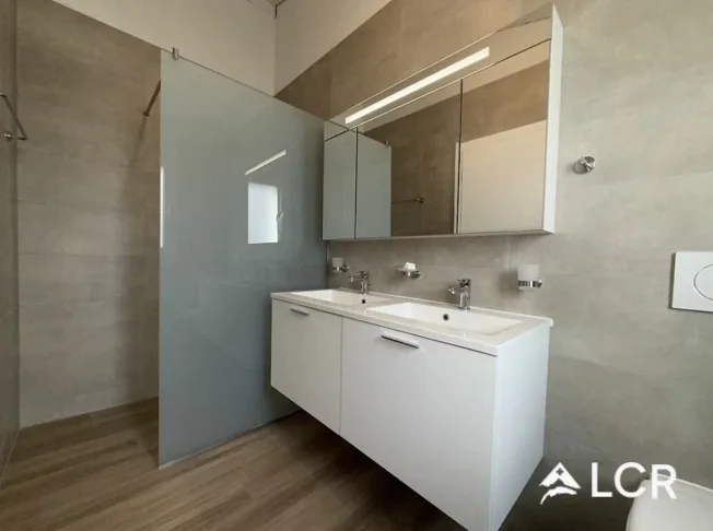 Magnifique appartement de 5.5P / 4 CHB / 2 SDB / 1 balcon / 1 Jardin /2 places de parc – photo 4 sur 12