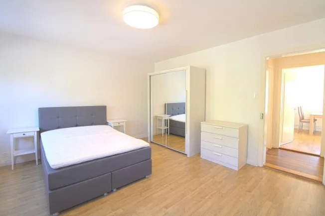 Furnished room in modernised apartment in a top location – Foto 4 von 6
