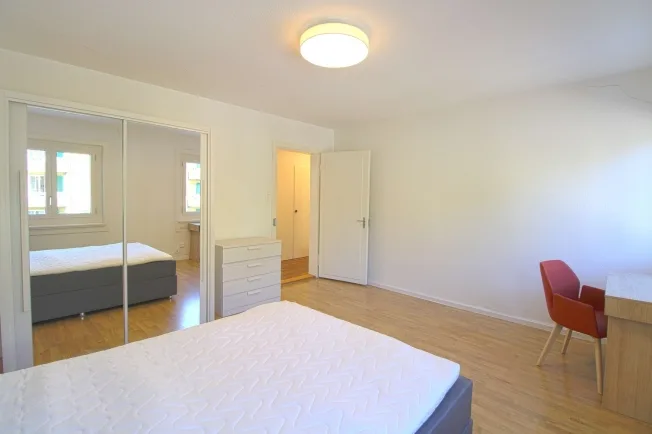 Furnished room in modernised apartment in a top location – Foto 3 von 6