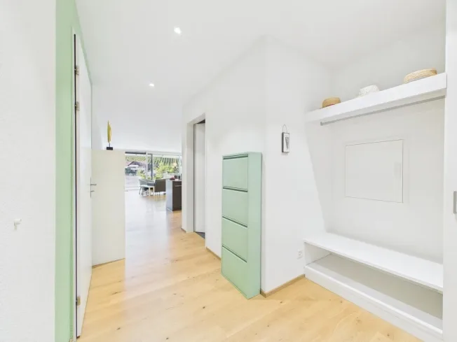 High-quality 2.5-room apartment with spacious balcony – photo 3 of 13