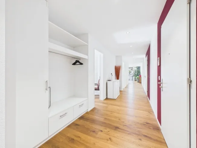 Exklusive 4.5-Zimmer-Wohnung mit grosszügiger Terrasse und Balkon – Foto 2 von 13