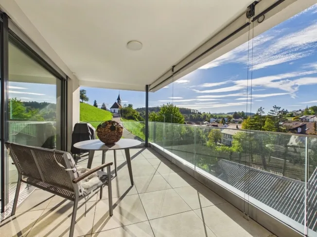 Exklusive 4.5-Zimmer-Wohnung mit grosszügiger Terrasse und Balkon – Foto 6 von 13