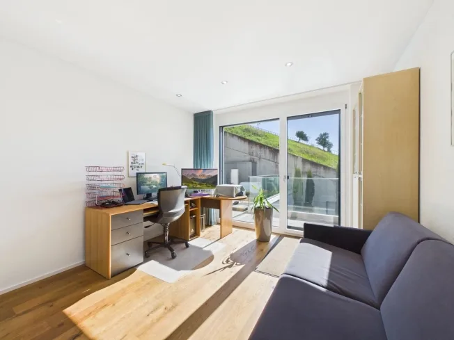 Exklusive 4.5-Zimmer-Wohnung mit grosszügiger Terrasse und Balkon – Foto 11 von 13