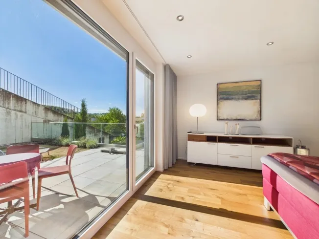 Exklusive 4.5-Zimmer-Wohnung mit grosszügiger Terrasse und Balkon – Foto 8 von 13