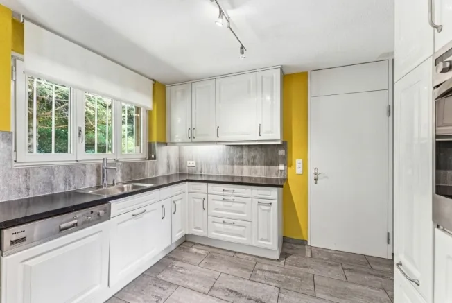 11 Zimmer Einfamilienhaus in Meggen – foto 2 di 8