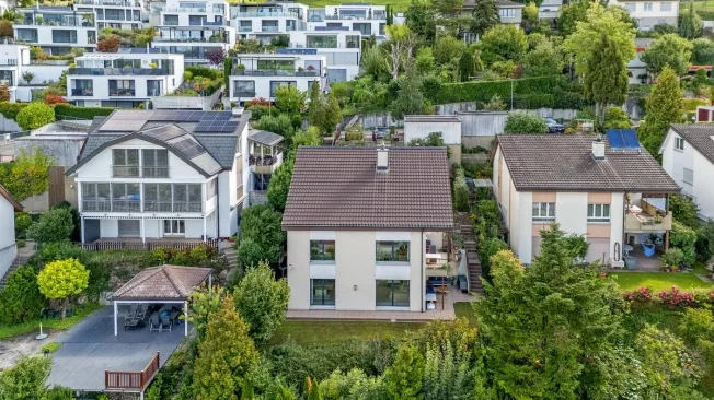 Fantastische Aussicht mit grosszügigem Garten – Foto 11 von 11