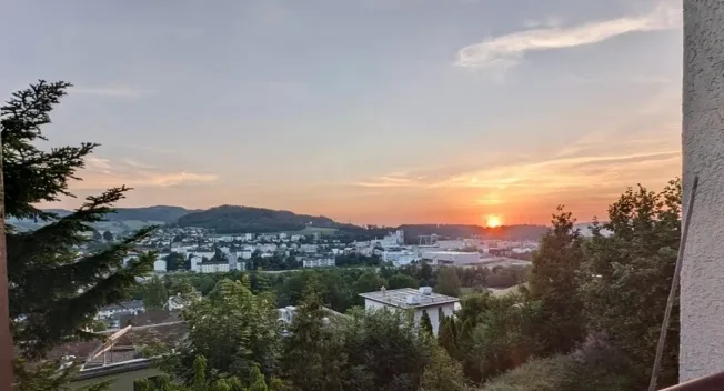 Fantastische Aussicht mit grosszügigem Garten – Foto 4 von 11