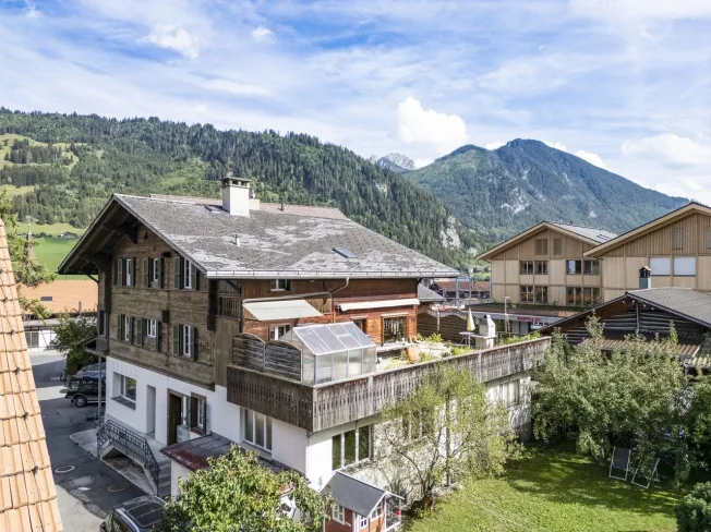 HISTORISCHES WOHN- UND GESCHÄFTSHAUS IM HERZEN VON ZWEISIMMEN – foto 12 di 13