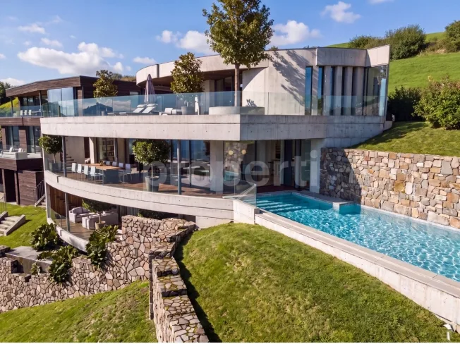 Laurus Villa, Seesicht, Pool, Attika Neubau in Weggis – Foto 5 von 13