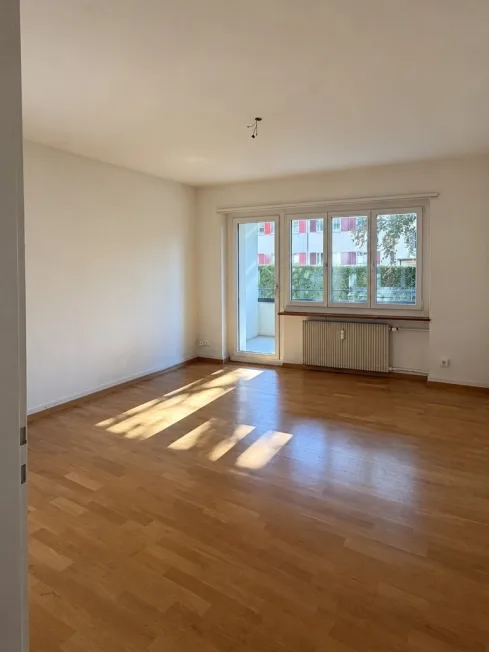 Helle 3.5-Zimmerwohnung mit verglastem Balkon in Liebefeld – photo 2 sur 10