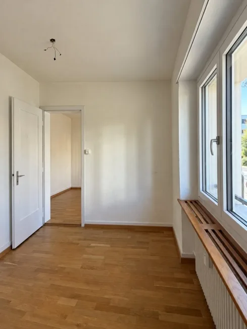 Helle 3.5-Zimmerwohnung mit verglastem Balkon in Liebefeld – photo 5 sur 10