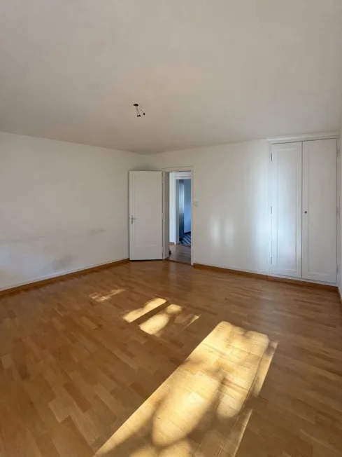 Helle 3.5-Zimmerwohnung mit verglastem Balkon in Liebefeld – photo 3 sur 10
