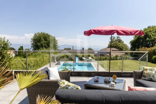 6.5 Zimmer Einfamilienhaus in Givrins – Foto 2 von 10