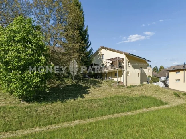 Unique 7.5-room single-family house with living quality & large plot – photo 4 of 12