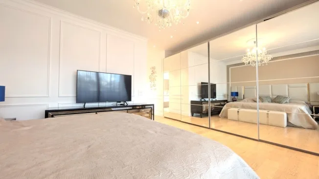 Penthouse prestigieux avec des espaces généreux et trois balcons panoramiques – photo 11 sur 13