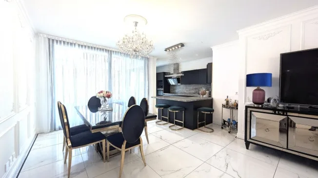 Penthouse prestigieux avec des espaces généreux et trois balcons panoramiques – photo 3 sur 13