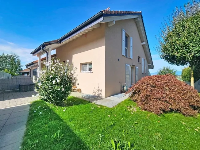 Villa mit Charme von 4.5 Zimmern im Herzen einer grünen Umgebung – Foto 2 von 13