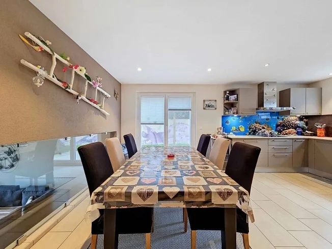 Villa mit Charme von 4.5 Zimmern im Herzen einer grünen Umgebung – Foto 5 von 13